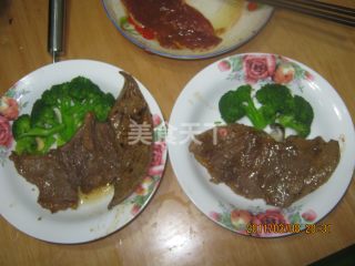 亲子烤上脑牛排的做法步骤：2