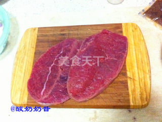 牛排新吃法——洋葱牛排的做法步骤：1