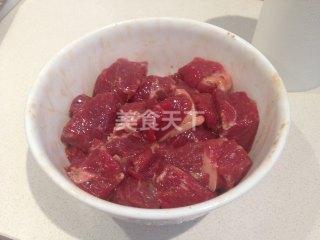 日式芥末牛肉粒的做法步骤：1