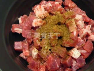 孜然牛肉丁炒甜豆  ★口口牛排 3的做法步骤：1