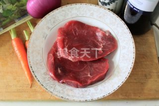 杏仁红酒菲力牛排的做法步骤：1