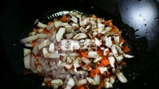 牛肉粒炒饭的做法步骤：5
