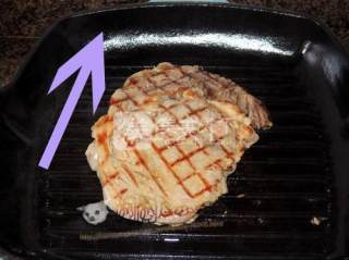 肉眼牛排也有范儿——使用楞纹铸铁锅，煎出美丽网格纹肉眼牛排的做法步骤：6