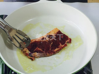 蔬汁酱西冷牛排的做法步骤：3
