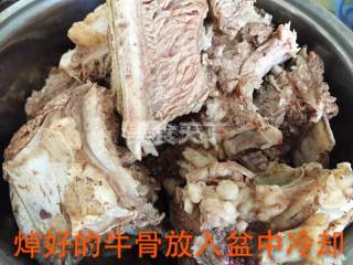 酱焖牛排的做法步骤：2